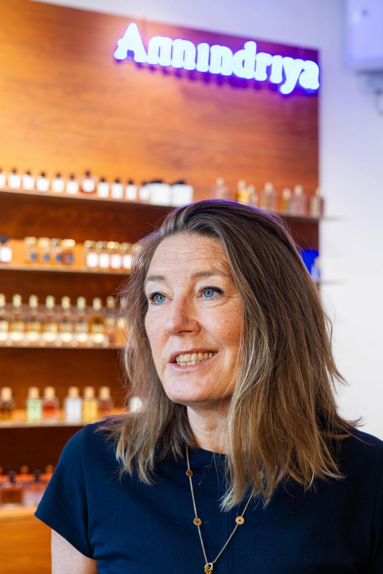 Tanja - Perfume Lounge - lowres